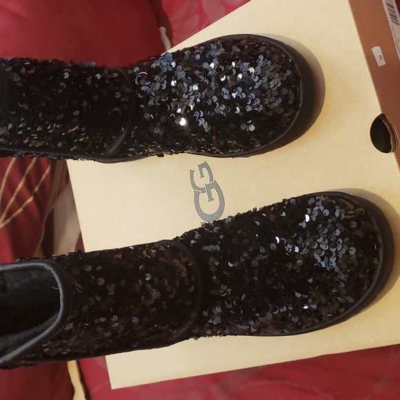 NEW UGG Classic Short Chunky Sequin black..size 7 - Picture 2 of 7